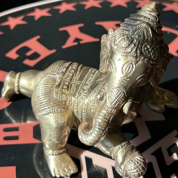 SOLID BRASS - 25.265 OZ. T,  ETCHED ELEPHANT, (INDIA) BEAUTIFUL - Picture 1 of 4